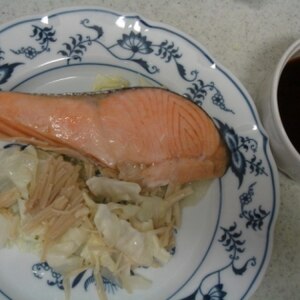 電子レンジで簡単！秋鮭ときのこの酒蒸し